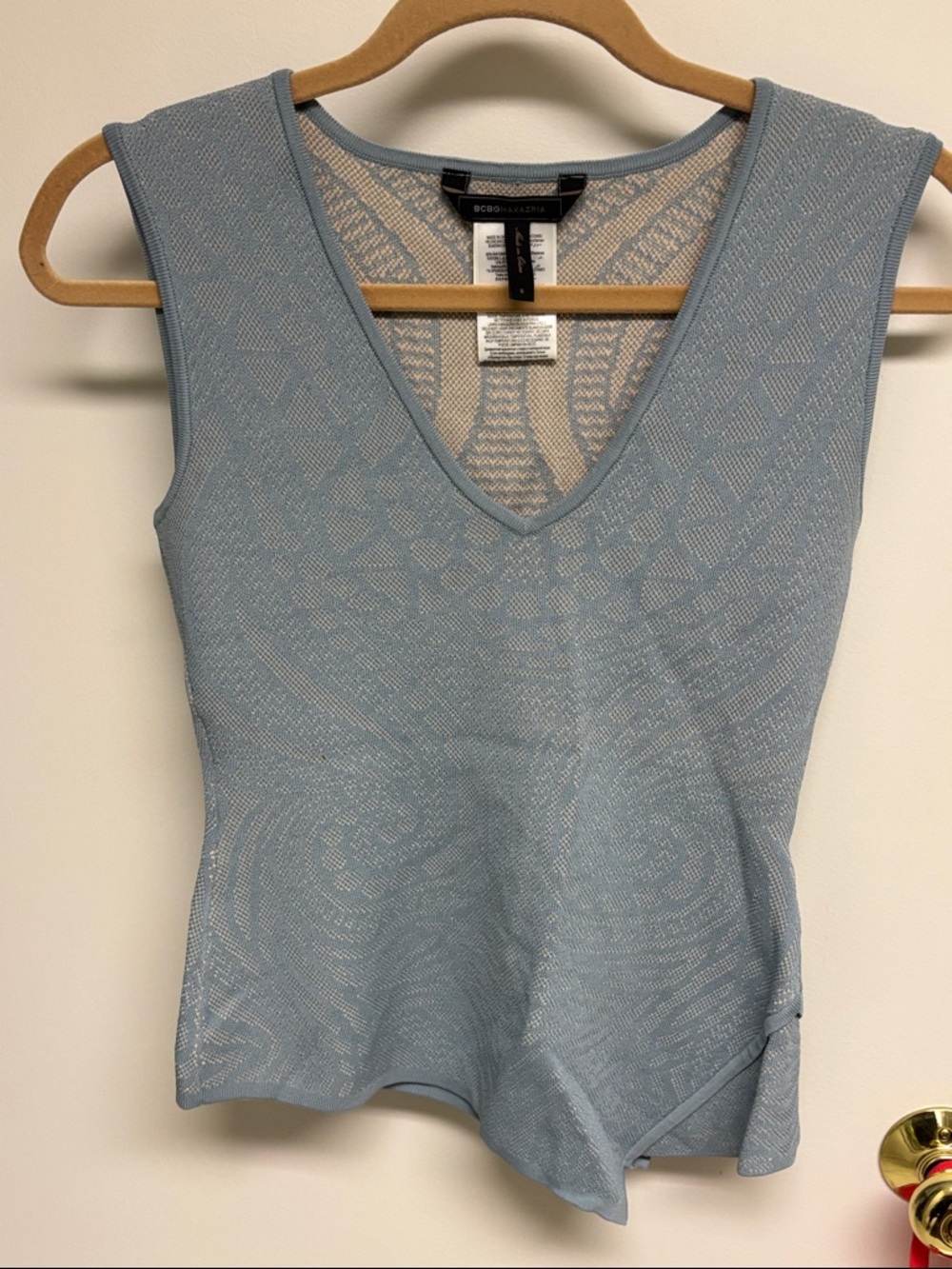 BCBGMAXAZRIA Light Blue Cassie gardenia V-Neck Knit Tank Top size Small